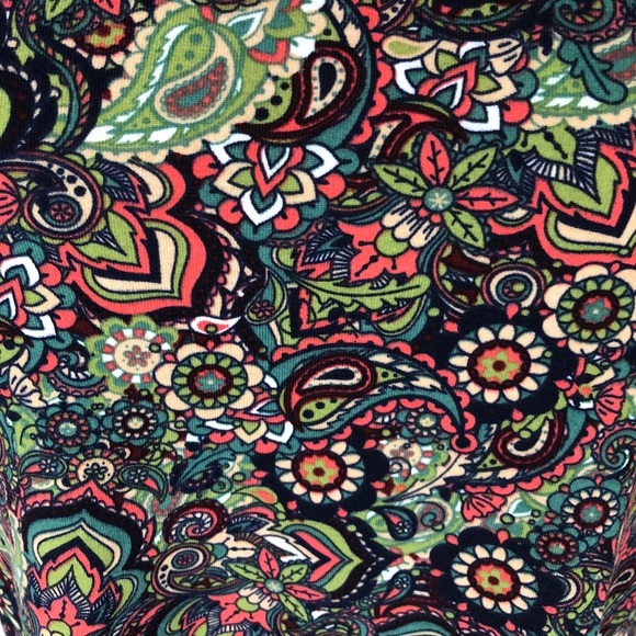 LuLaRoe Floral Paisley Print Classic T Top - Picture 3 of 6